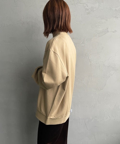 LACOSTE（ラコステ）の「[LACOSTE / ラコステ] ワンポイントロゴ クルーネックスウェット（スウェット・レディース・ブラック/ベージュ/ホワイト・5/4/6）」の12枚目の写真