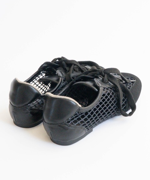 Fabby fabby（ファビィーファビィー）の「メッシュサッカーシューズ（スニーカー・レディース・オフホワイト/ブラック・SMALL/MEDIUM/LARGE）」の3枚目の写真