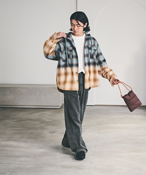 BAYFLOW(ベイフロー)の「コーデュロイワイドパンツ(その他パンツ・メンズ・グレイッシュベージュ/チャコールグレー・MEDIUM/LARGE)」の10枚目の写真