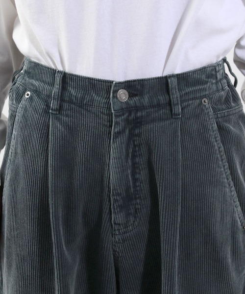 BAYFLOW(ベイフロー)の「コーデュロイワイドパンツ(その他パンツ・メンズ・グレイッシュベージュ/チャコールグレー・MEDIUM/LARGE)」の20枚目の写真