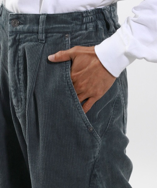 BAYFLOW(ベイフロー)の「コーデュロイワイドパンツ(その他パンツ・メンズ・グレイッシュベージュ/チャコールグレー・MEDIUM/LARGE)」の21枚目の写真