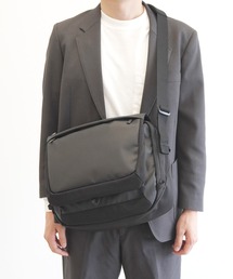 エースジーン ショルダーバッグ ラグレンティスクロス A4サイズ収納可能 13.3inchPC収納 16L 810g 68797