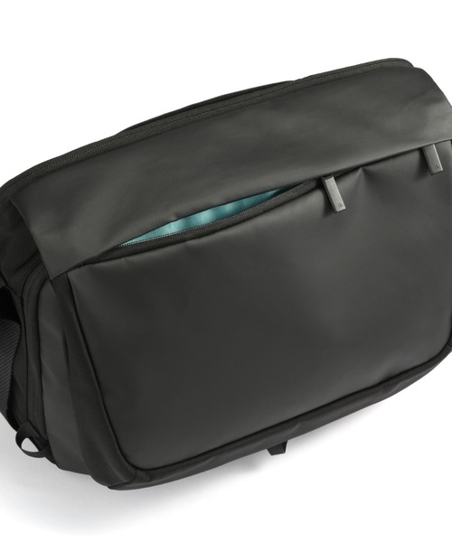 ace.(エース)の「エースジーン ショルダーバッグ ラグレンティスクロス A4サイズ収納可能 13.3inchPC収納 16L 810g 68797(ショルダーバッグ・メンズ・ブラック/ダークグレー・FREE)」の12枚目の写真