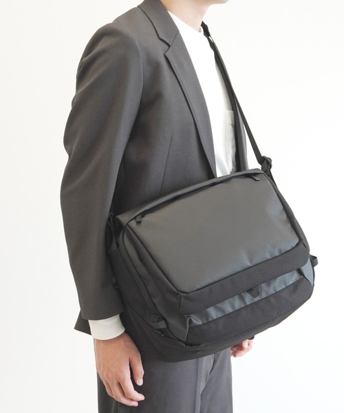 ace.(エース)の「エースジーン ショルダーバッグ ラグレンティスクロス A4サイズ収納可能 13.3inchPC収納 16L 810g 68797(ショルダーバッグ・メンズ・ブラック/ダークグレー・FREE)」の19枚目の写真