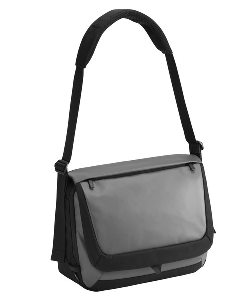 ace.(エース)の「エースジーン ショルダーバッグ ラグレンティスクロス A4サイズ収納可能 13.3inchPC収納 16L 810g 68797(ショルダーバッグ・メンズ・ブラック/ダークグレー・FREE)」の3枚目の写真
