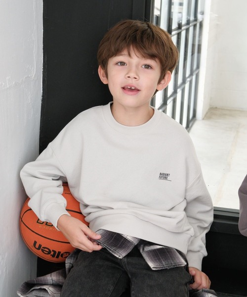 GLOBAL WORK（グローバルワーク）の「ヘビロテスウェットプリント長袖/579709（スウェット・キッズ・ライトグレー/ミント/ピンク/グリーン/チャコールグレー/ブルー/ブラック/グレイッシュベージュ/ダークグレー/ブルー系その他4・130cm/140cm/150cm/160cm）」の4枚目の写真