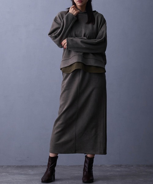 NICOLE white（ニコルホワイト）の「【セットアップ】フードプルオーバー×ロングスカート（ワンピース・レディース・チャコール/グレー・FREE）」の2枚目の写真