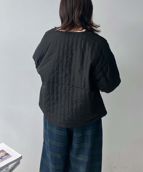 AS KNOW AS plus（アズノゥアズプラス）の「♪ノーカラーキルティングジャケット（ノーカラージャケット・レディース・ブラック/カーキ/アイボリー・FREE）」の16枚目の写真