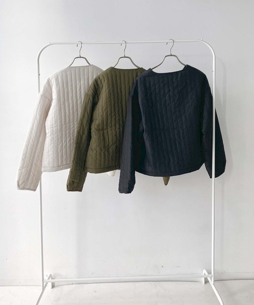 AS KNOW AS plus（アズノゥアズプラス）の「♪ノーカラーキルティングジャケット（ノーカラージャケット・レディース・ブラック/カーキ/アイボリー・FREE）」の8枚目の写真