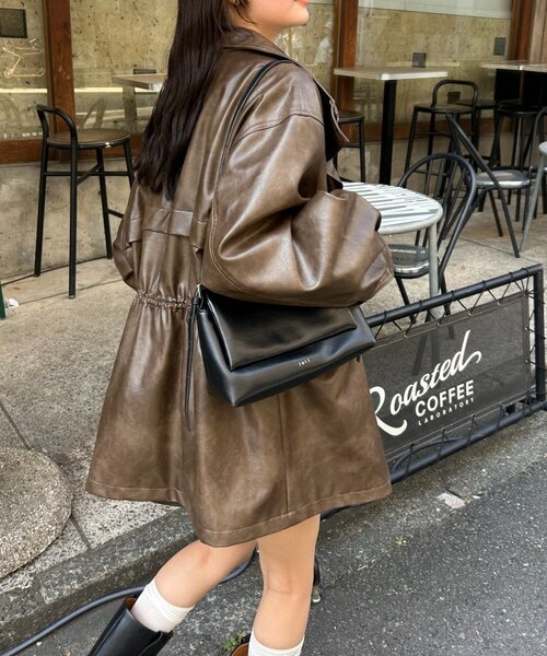 mystic（ミスティック）の「【2サイズ展開/ウエストが絞れるのが嬉しい！】ドロストフェイクレザーブルゾン（ブルゾン・レディース・ブラウン/ベージュ・2/1）」の3枚目の写真