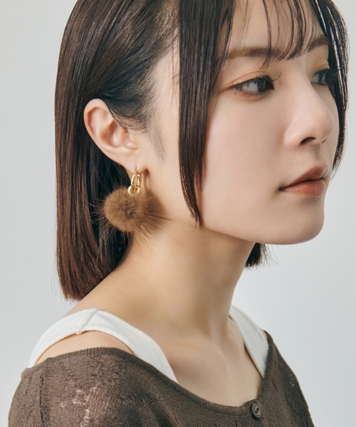 GOLDY(ゴールディ)の「ミンク ファー ×メタル ハート ピアス(ピアス(両耳用)・レディース・ブラウン/アイボリー/グレー・FREE)」の9枚目の写真