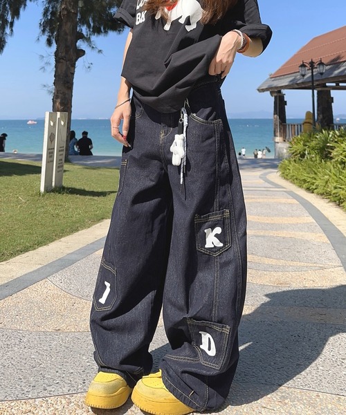 WESTSEA(ウエストシー)の「マスコットチャーム付き ペイントデザイン バギーデニムパンツ(デニムパンツ・レディース・ブルー/ワンウォッシュ・S/M/L)」の7枚目の写真