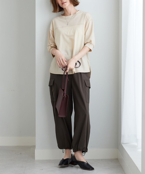 BELLUNA PLUS(ベルーナ)の「配色ステッチデザインプルオーバー(Tシャツ/カットソー・レディース・ベージュ/ブルー・LARGE/MEDIUM/X-LARGE)」の3枚目の写真