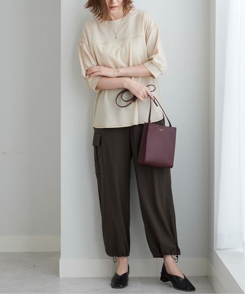 BELLUNA PLUS(ベルーナ)の「配色ステッチデザインプルオーバー(Tシャツ/カットソー・レディース・ベージュ/ブルー・LARGE/MEDIUM/X-LARGE)」の4枚目の写真