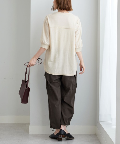 BELLUNA PLUS(ベルーナ)の「配色ステッチデザインプルオーバー(Tシャツ/カットソー・レディース・ベージュ/ブルー・LARGE/MEDIUM/X-LARGE)」の6枚目の写真