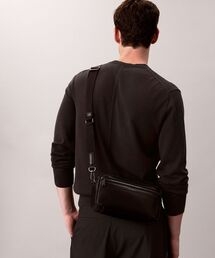 Calvin Klein（カルバン・クライン）の「クロスボディバッグ