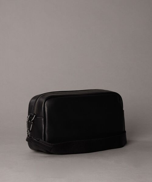Calvin Klein（カルバン・クライン）の「クロスボディバッグ
