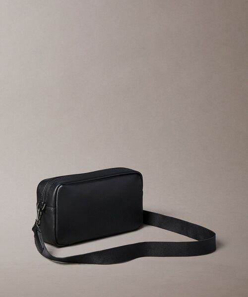 Calvin Klein（カルバン・クライン）の「クロスボディバッグ