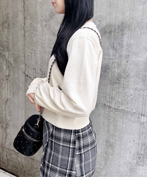 INGNI（イング）の「プレート付ニットカーディガン（カーディガン/ボレロ・レディース・グレー/アイボリー/ブラック/ピンク/ボルドー・M）」の7枚目の写真