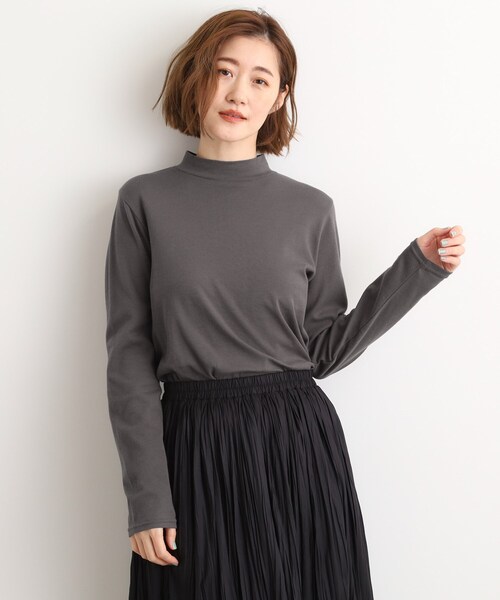 grove（グローブ）の「【吸湿発熱】秋冬のレイヤードを格上げ　コットンハイネックプルオーバー（Tシャツ/カットソー・レディース・ダークグレー/ブラック/オフホワイト・02/03/01/05/04）」の9枚目の写真