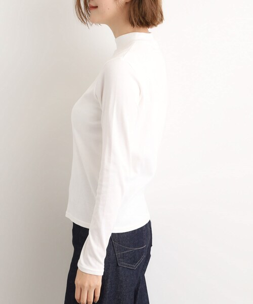 grove（グローブ）の「【吸湿発熱】秋冬のレイヤードを格上げ　コットンハイネックプルオーバー（Tシャツ/カットソー・レディース・ダークグレー/ブラック/オフホワイト・02/03/01/05/04）」の18枚目の写真