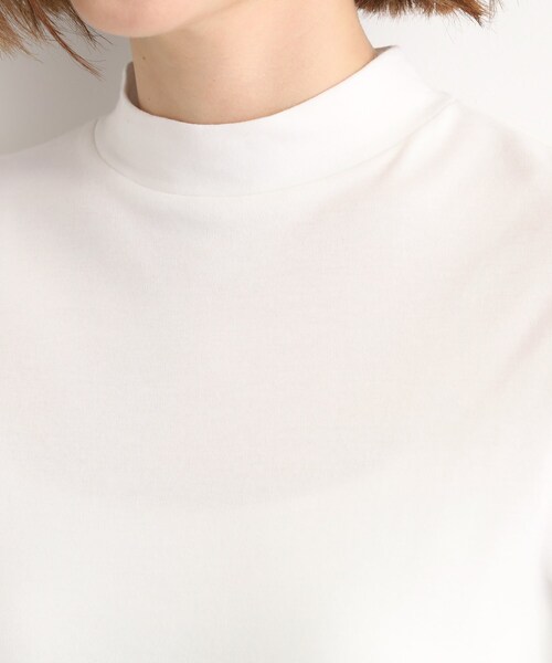 grove（グローブ）の「【吸湿発熱】秋冬のレイヤードを格上げ　コットンハイネックプルオーバー（Tシャツ/カットソー・レディース・ダークグレー/ブラック/オフホワイト・02/03/01/05/04）」の20枚目の写真