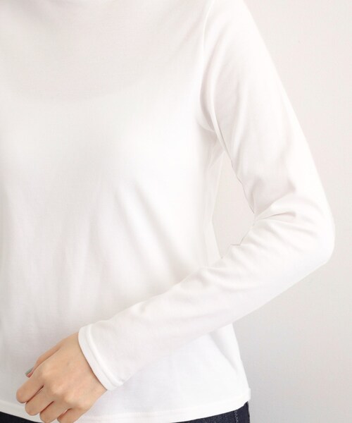 grove（グローブ）の「【吸湿発熱】秋冬のレイヤードを格上げ　コットンハイネックプルオーバー（Tシャツ/カットソー・レディース・ダークグレー/ブラック/オフホワイト・02/03/01/05/04）」の21枚目の写真