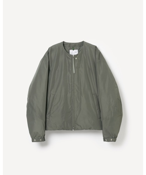 YDOT（ワイドット）の「【YDOT / ワイドット】COLLARLESS BOMBER DOWN JACKET / カラーレスボンバーダウンジャケット YU41605（ダウンジャケット/コート・メンズ・ブラック/セージグリーン・M/L）」の2枚目の写真