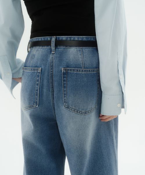 MUSINSA STANDARD WOMAN（ムシンサスタンダードウーマン）の「ウィメンズディープタックエクストラワイドデニムパンツ[ライトインディゴ]（デニムパンツ・レディース・その他・30/24/25/26/27/28/29）」の2枚目の写真