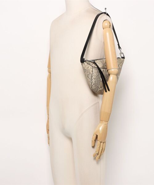 ALLSAINTS(オールセインツ)の「LUNA MICRO SNAKE BAG | LUNA マイクロ スネーク バッグ(ショルダーバッグ・レディース・ホワイト系その他・ONE SIZE)」の14枚目の写真