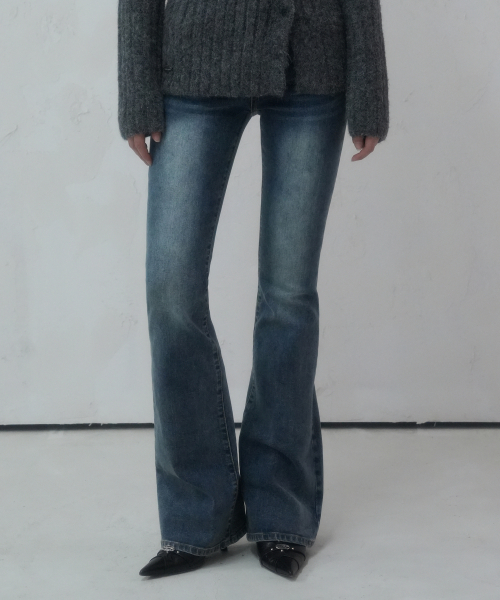 Vivacious(ビバシャス)の「Noel Bootscut Denim Pants LIGHT BLUE(デニムパンツ・レディース・ライトブルー・SMALL/MEDIUM/LARGE)」の2枚目の写真