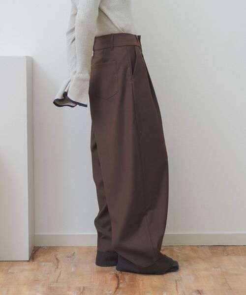 kivi（キヴィ）の「ロールアップタックパンツ（その他パンツ・レディース・ダークブルー/ブラウン・LARGE/MEDIUM）」の4枚目の写真