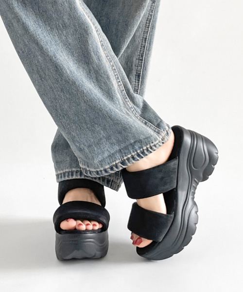 Shoes in Closet(シューズインクローゼット)の「+9.0㎝ 超軽量 厚底 スタイルアップソール フィット ベルト サンダル 6469(サンダル・レディース・ピンク/ブルー/ブラック×ブラック/アイボリー/ホワイト系3/ブラック系3・L/M/S/LL)」の4枚目の写真