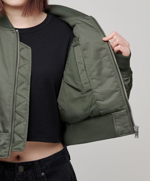 MUSINSA STANDARD WOMAN（ムシンサスタンダードウーマン）の「ウィメンズクロップMA-1ボンバージャケット[カーキ]（ブルゾン・レディース・その他・LARGE/MEDIUM/SMALL）」の8枚目の写真