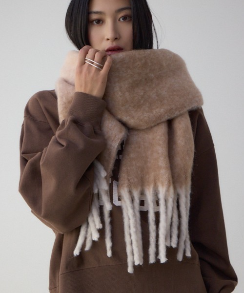 AZUL by moussy(アズールバイマウジー)の「マルチデザインフラッフィーロングマフラー(マフラー・レディース・ベージュ系その他/ベージュ/グレー系その他・FREE)」の3枚目の写真