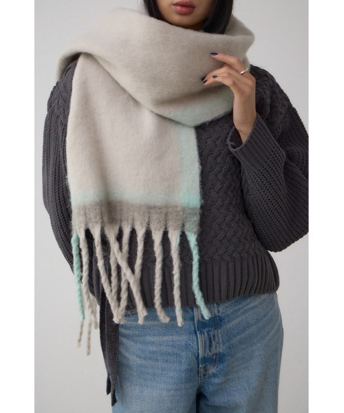 AZUL by moussy(アズールバイマウジー)の「マルチデザインフラッフィーロングマフラー(マフラー・レディース・ベージュ系その他/ベージュ/グレー系その他・FREE)」の11枚目の写真