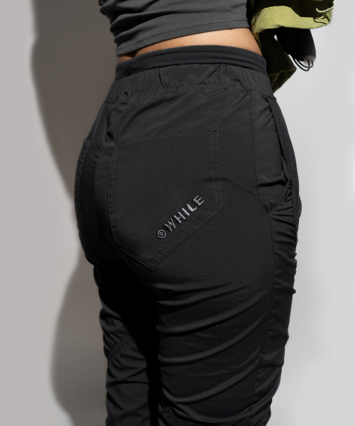 WHILE(ワイル)の「ソフトシェル レディース クライミングパンツ 登山用パンツ (DRY BLACK)(その他パンツ・レディース・その他・SMALL/MEDIUM)」の6枚目の写真