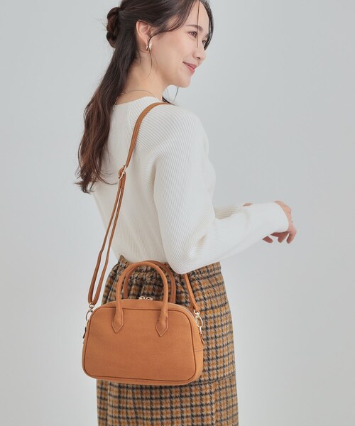 SHOO・LA・RUE（シューラルー）の「スエード調ボストンバッグ（ボストンバッグ・レディース・キャメル/ブラック・00）」の5枚目の写真