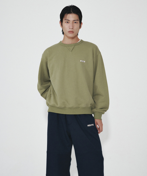 HEUTE(ホイテ)の「HEUTE SWEATSHIRT (OLIVE)(スウェット・メンズ・オリーブ・MEDIUM/LARGE)」の1枚目の写真