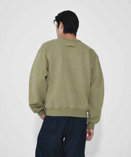 HEUTE(ホイテ)の「HEUTE SWEATSHIRT (OLIVE)(スウェット・メンズ・オリーブ・MEDIUM/LARGE)」の4枚目の写真