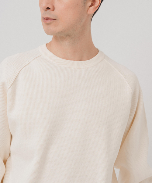 EDIFICE（エディフィス）の「PLATING ワッフル クルーネックニット（ニット/セーター・メンズ・イエロー/レッド/ライトグレー/スカイブルー/アイボリー/ブラック・LARGE/MEDIUM）」の2枚目の写真