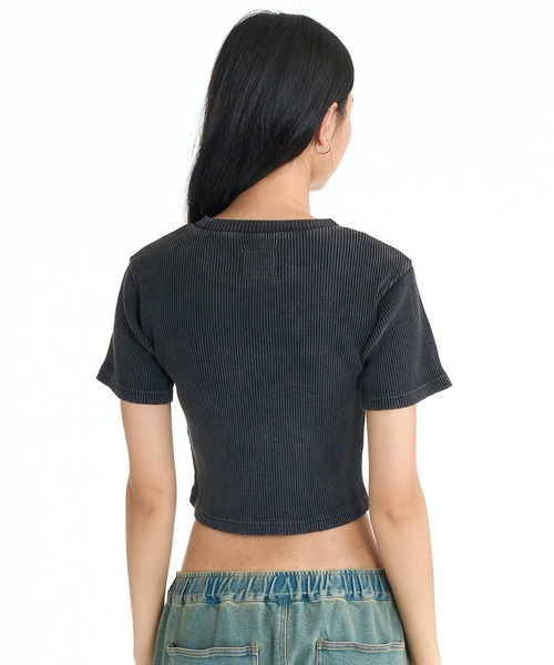 DC(ディーシー)の「DC/ディーシー レディース 半袖 ミニTシャツ 26 WS TELECO SHORT SS LST261313(Tシャツ/カットソー・レディース・スミクロ/マルチ/ライトピンク/ブラック/ホワイト・M/S)」の15枚目の写真