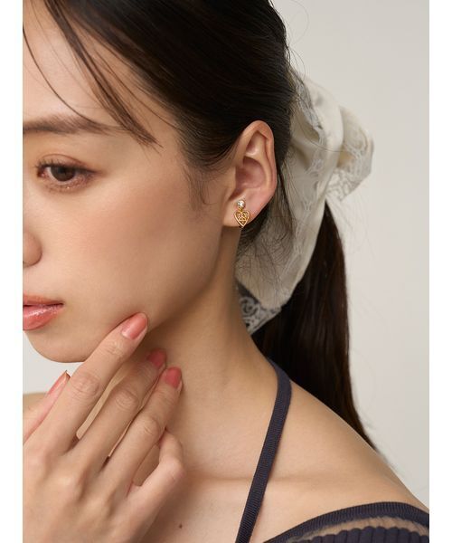 SNIDEL（スナイデル）の「ハートキャッチストーンモチーフイヤリング（イヤリング・レディース・シルバー/ゴールド・F）」の7枚目の写真