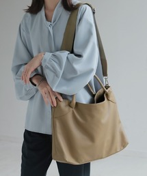 HUG.U（ハグユー）の「大容量 ショルダー付き レザーライクトートバッグ（トートバッグ）」