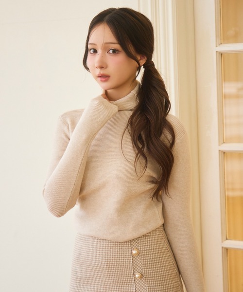 TITTY&CO.(ティティーアンドコー)の「ハイネックリブニット(ニット/セーター・レディース・ベージュ/グレー/ピンク/ライトグレー/アイボリー・FREE)」の4枚目の写真