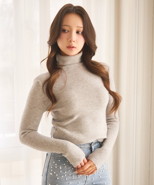 TITTY&CO.(ティティーアンドコー)の「ハイネックリブニット(ニット/セーター・レディース・ベージュ/グレー/ピンク/ライトグレー/アイボリー・FREE)」の2枚目の写真