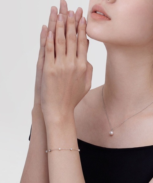 Daniel Wellington(ダニエルウェリントン)の「Pearl Bracelet パール ローズゴールド/ゴールド/シルバー(ブレスレット・レディース・ピンクゴールド/イエローゴールド/シルバー・ONE SIZE)」の2枚目の写真
