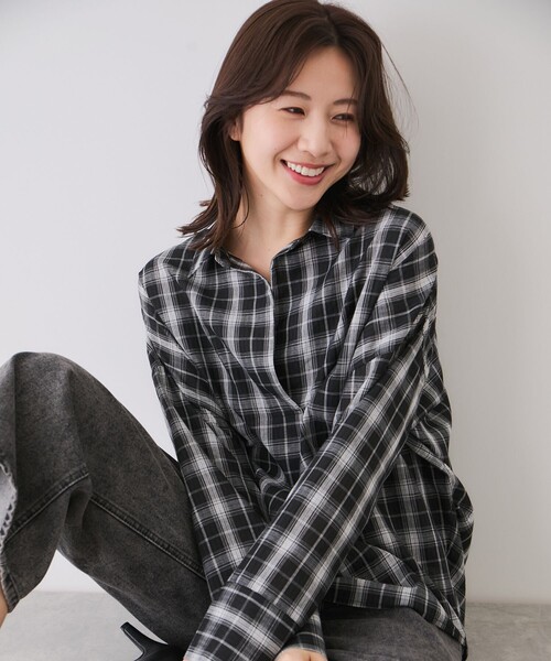 Jayro(ジャイロ)の「オーバーサイズチェック柄スキッパーシャツ(シャツ/ブラウス・レディース・ブラック系その他/ホワイト系その他2・M)」の1枚目の写真