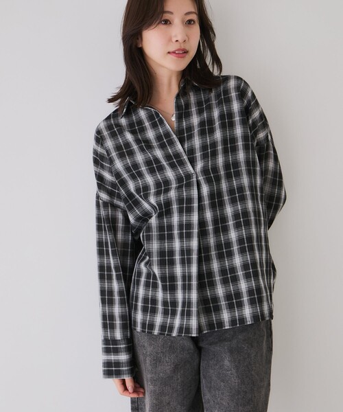 Jayro(ジャイロ)の「オーバーサイズチェック柄スキッパーシャツ(シャツ/ブラウス・レディース・ブラック系その他/ホワイト系その他2・M)」の4枚目の写真