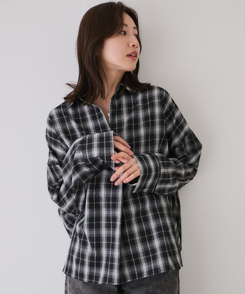 Jayro(ジャイロ)の「オーバーサイズチェック柄スキッパーシャツ(シャツ/ブラウス・レディース・ブラック系その他/ホワイト系その他2・M)」の5枚目の写真